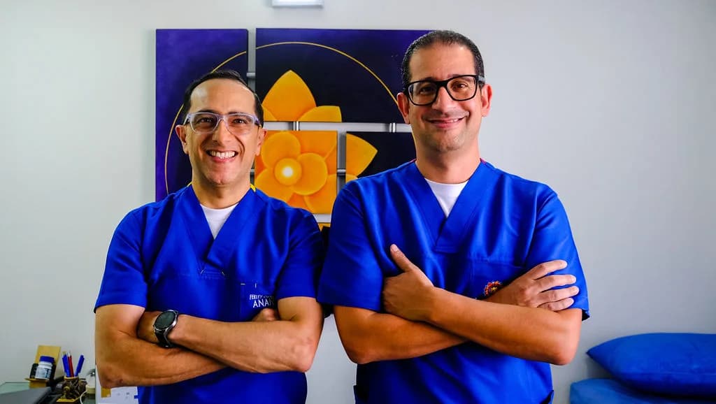 Los doctores Giovanni Lugo y John Ferley Ortega, equipo médico de Ananda